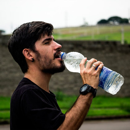 Saiba quantos copos de água você precisa por dia!