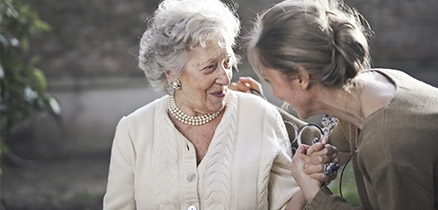 Você conhece alguém com Parkinson? Tire-o da solidão!