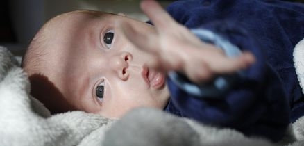 Bolinha aparecendo no rosto do bebê?